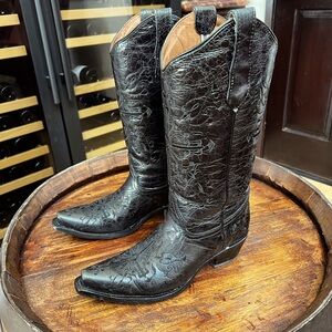 Circle G Black Leather boots with Black Embroidery Detail.  Size 7.5. Snip Toe.